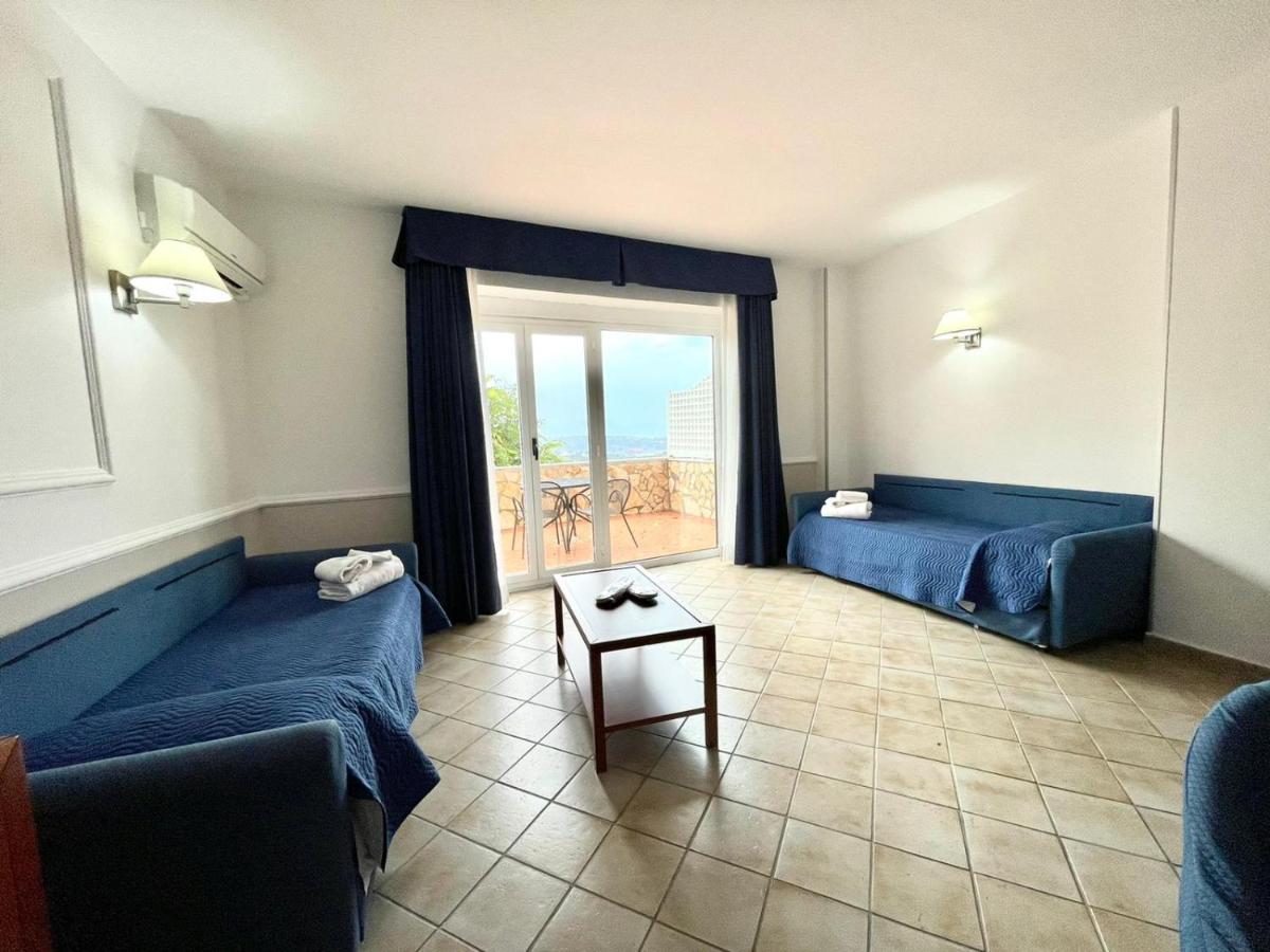 Family Room with Balcony,1263834217:JPEG